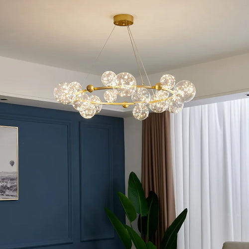 lustre moderne de luxe avec anneaux led et boule de verre - vue 3 sur 10