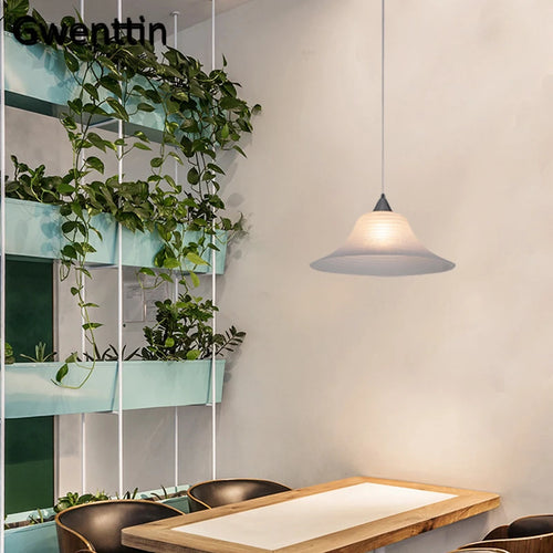 suspension moderne en verre style chapeau de paille décor intérieur - vue 4 sur 7