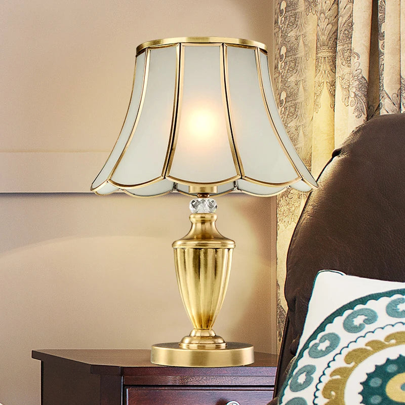 lampadaire en verre et cuivre pour intérieur élégant - vue 5 sur 8