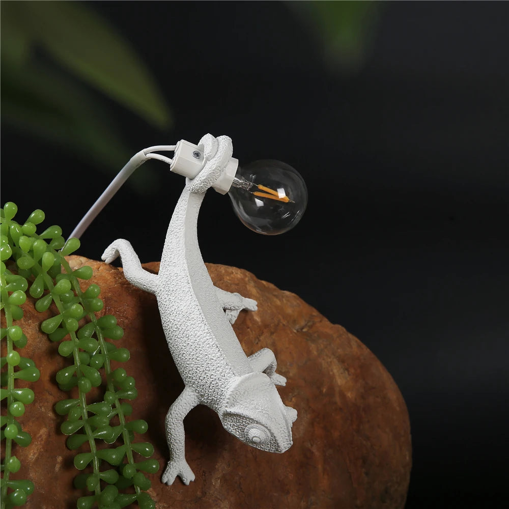 lampe de table led mignon lézard nordique en résine - vue 3 sur 11