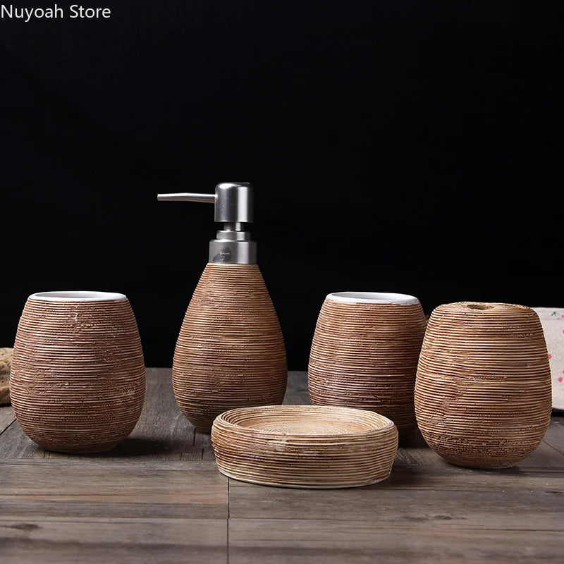 bouteille en céramique décorative pour salle de bain cinq pièces - vue 2 sur 9