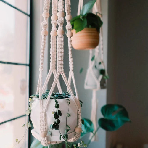 paniers suspendus en macramé pour plantes et décoration - vue 3 sur 19