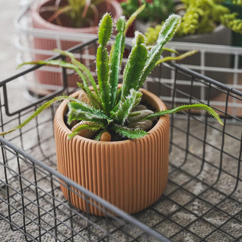 moule à pot de fleurs en béton à rayures et en silicone - vue 4 sur 8