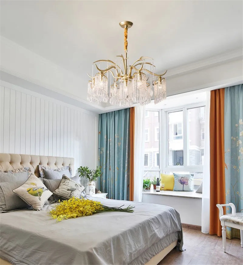 lustre suspendu en cristal et métal doré élégant - vue 4 sur 9
