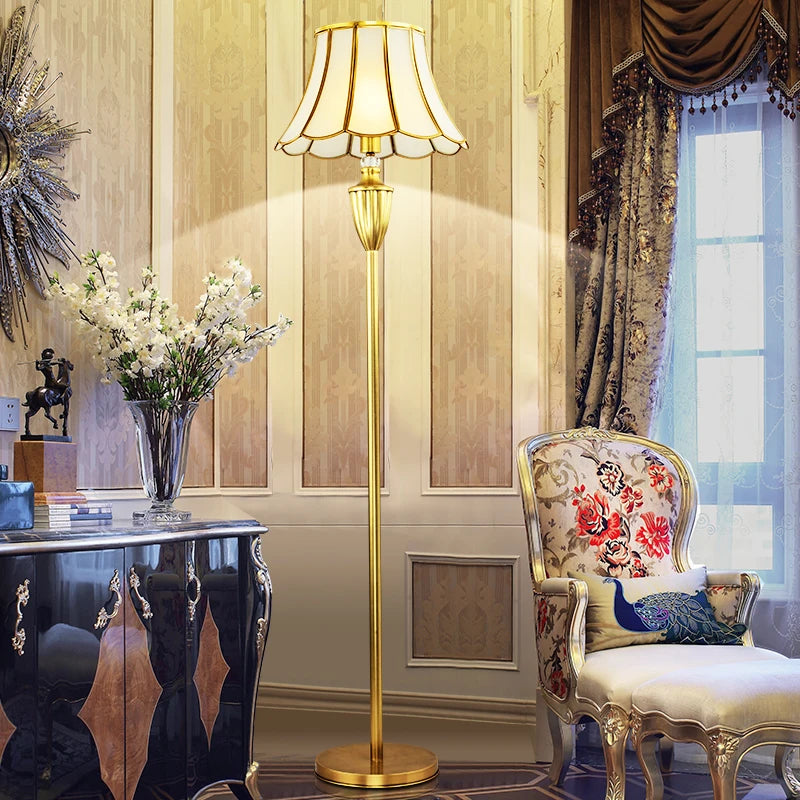 lampadaire en verre et cuivre pour intérieur élégant - vue 4 sur 8