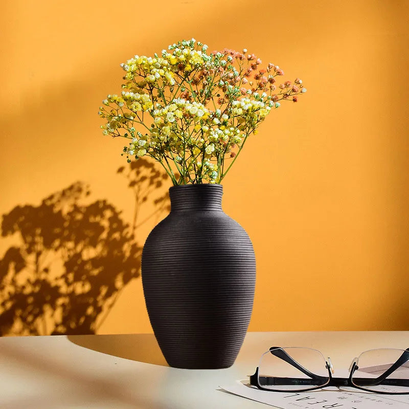 vase en céramique moderne pour décoration intérieure de fleurs - vue 3 sur 11