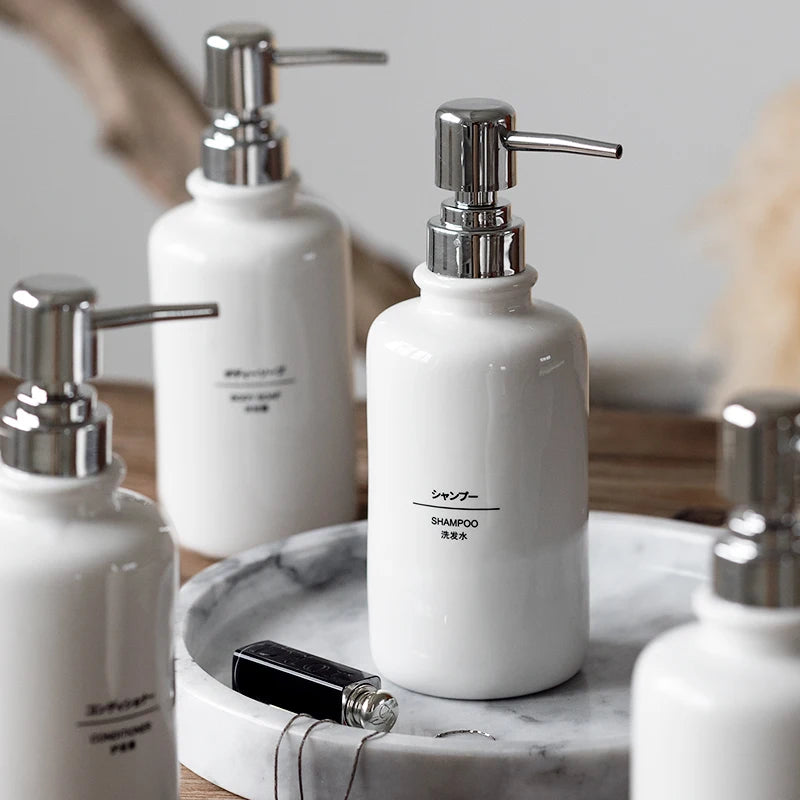 accessoires de salle de bain en céramique blanche design nordique - vue 2 sur 10