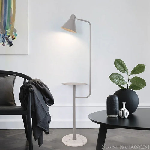 lampadaire en fer moderne avec base en marbre élégant - vue 3 sur 10