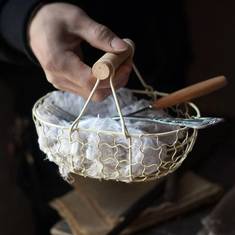 panier rétro en métal avec poignée en bois multifonction pour rangement - vue 4 sur 6