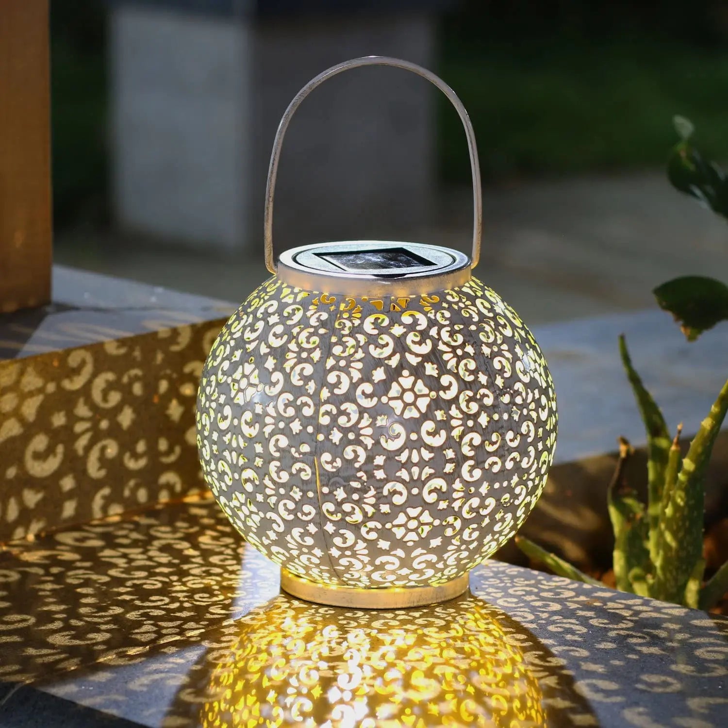 lanterne solaire suspendue décorative pour jardin extérieur - vue 4 sur 8