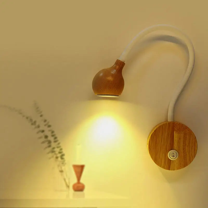 applique murale nordique en bois avec interrupteur et tête réglable - vue 4 sur 9