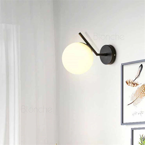 applique murale créative en métal avec boule de verre moderne - vue 6 sur 10