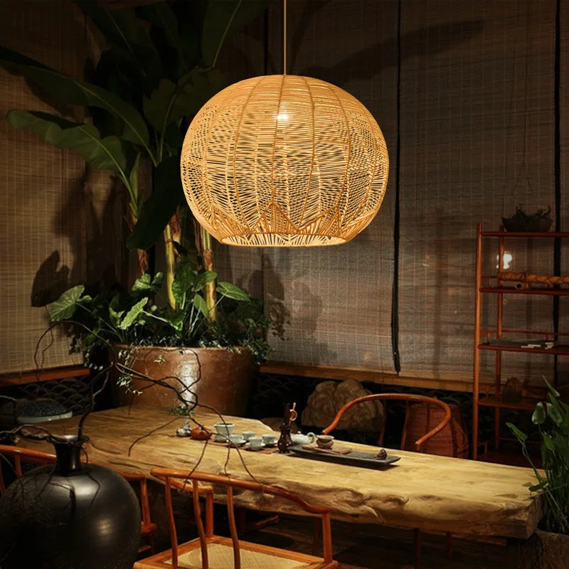 Lustre boule en rotin fait à la main - vue 4 sur 11