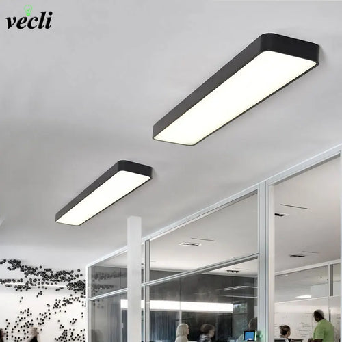 Plafonnier en bois ou noirs/blancs à LEDs carrés aux bords arrondis - vue 5 sur 6