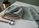 Chemin de table brodé motifs géométriques style bohème
