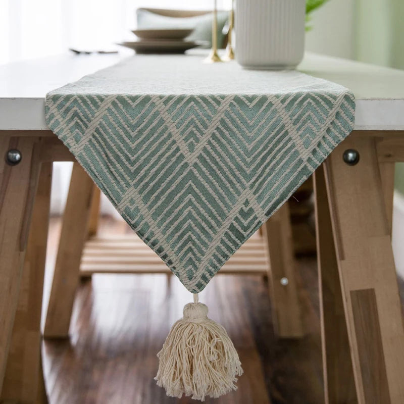 Chemin de table brodé motifs géométriques style bohème - vue 1 sur 7