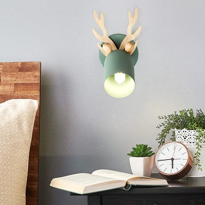 applique murale en bois de cerf design nordique pour intérieur enfant - vue 4 sur 9