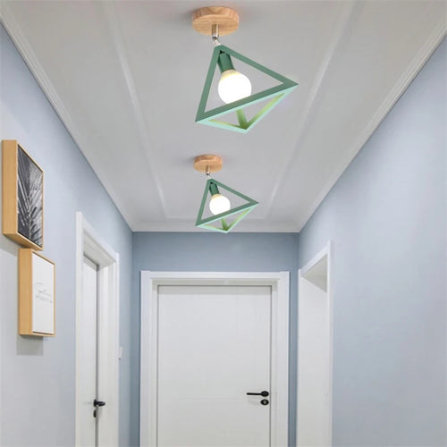 plafonnier led nordique moderne simple en fer triangle - vue 3 sur 18
