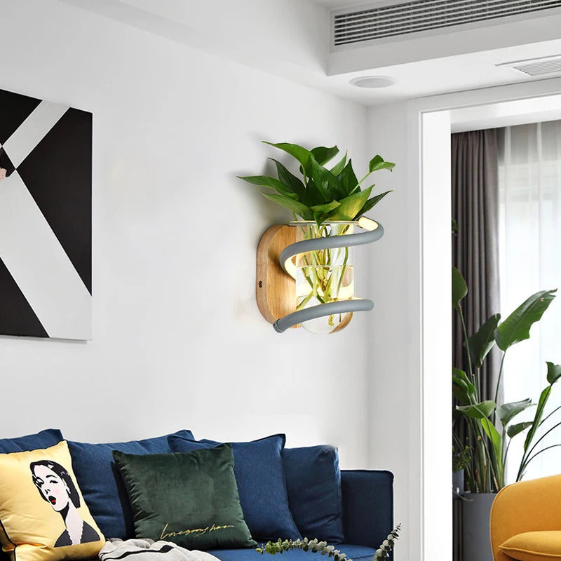 Applique murale nordique en bois avec plante verte - vue 2 sur 9