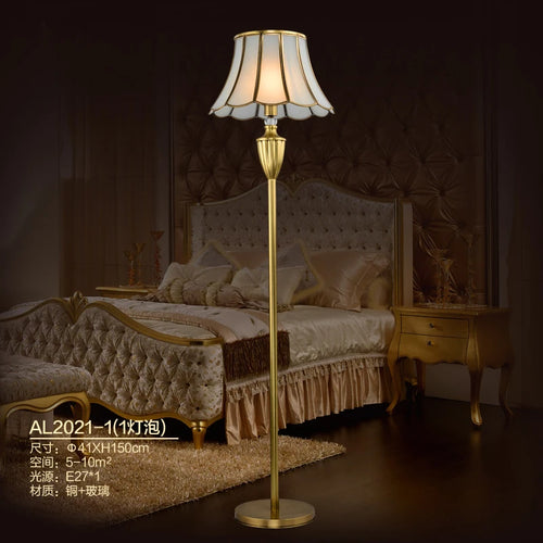 lampadaire en verre et cuivre pour intérieur élégant - vue 3 sur 8