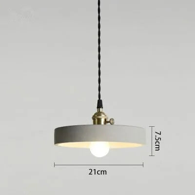 suspension industrielle en ciment pour table et bar