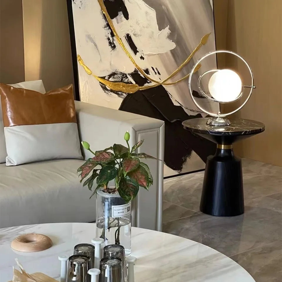 lampe à poser scandinave en chrome avec boule en verre - vue 4 sur 7