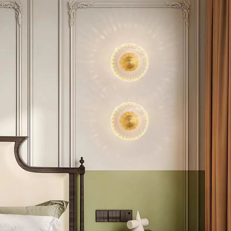applique murale led design en acrylique et laiton doré pour intérieur - vue 2 sur 7