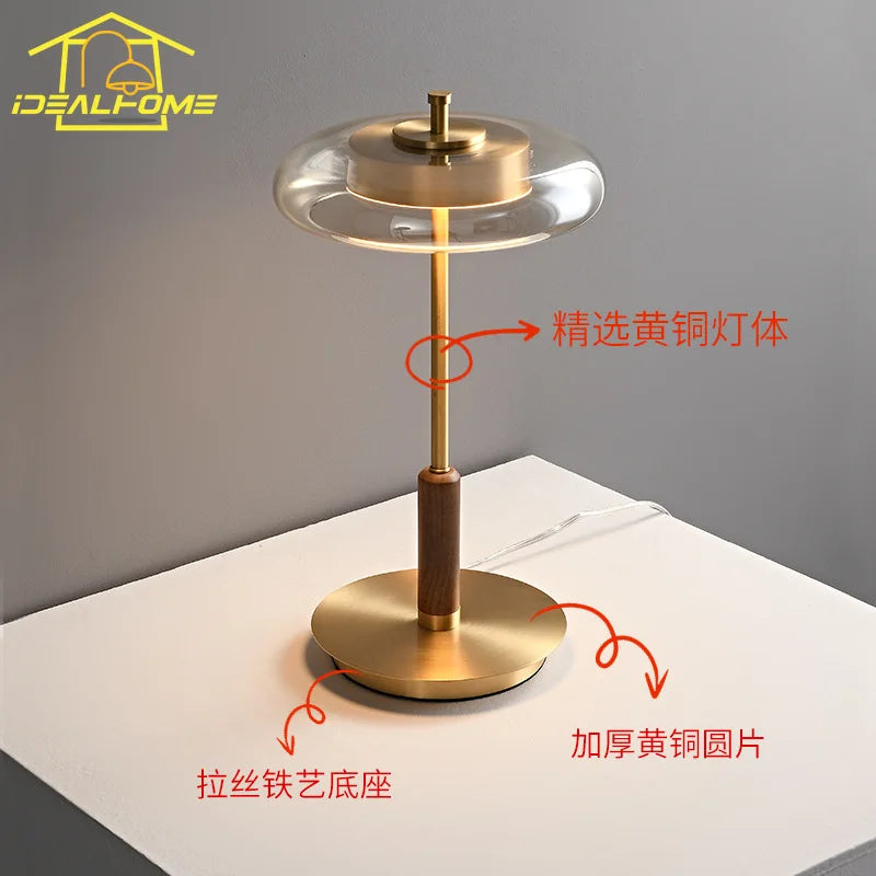 lampadaire design classique en laiton et noyer avec éclairage led - vue 5 sur 7