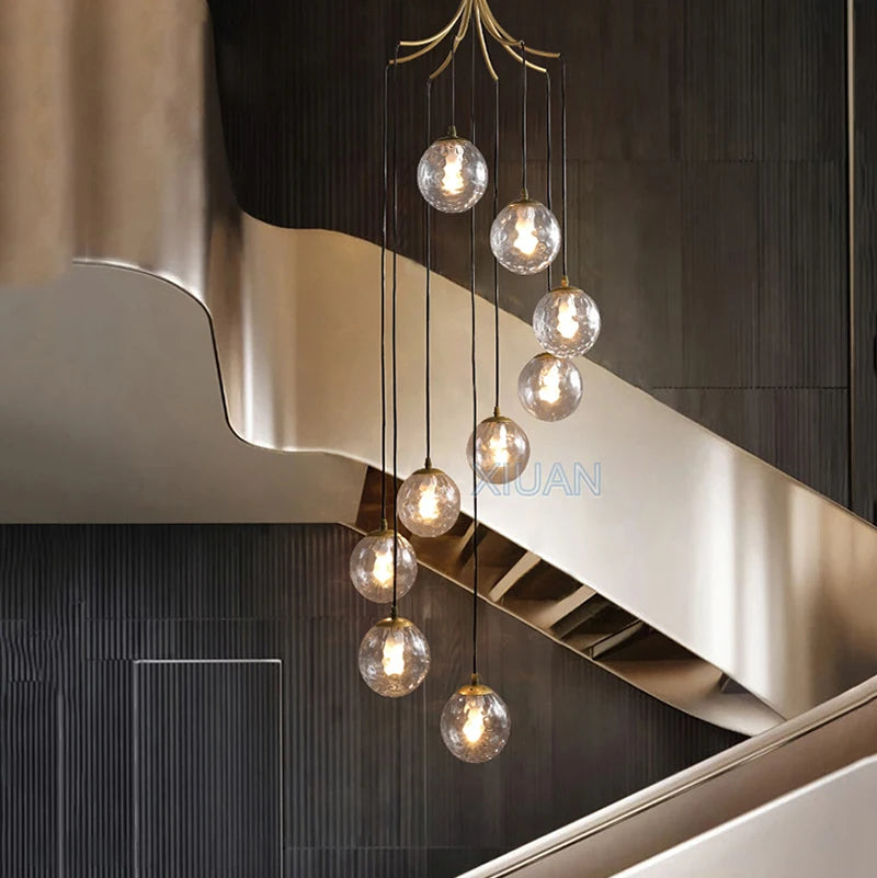 lustre nordique avec lampes de boule en verre laiteux suspendues - vue 3 sur 13