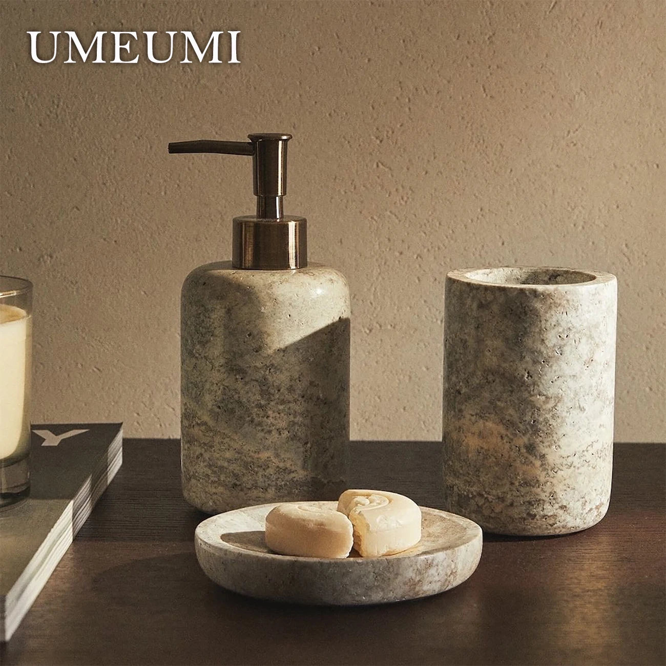 ensemble de salle de bain en marbre naturel et travertin - vue 3 sur 10