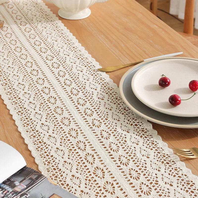 Chemin de table beige dentelle crochet vintage pompons - vue 4 sur 7
