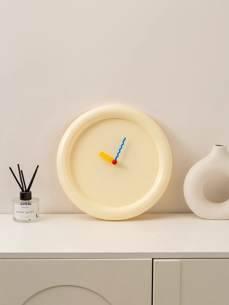 horloge murale style memphis pour décoration intérieure - vue 5 sur 10