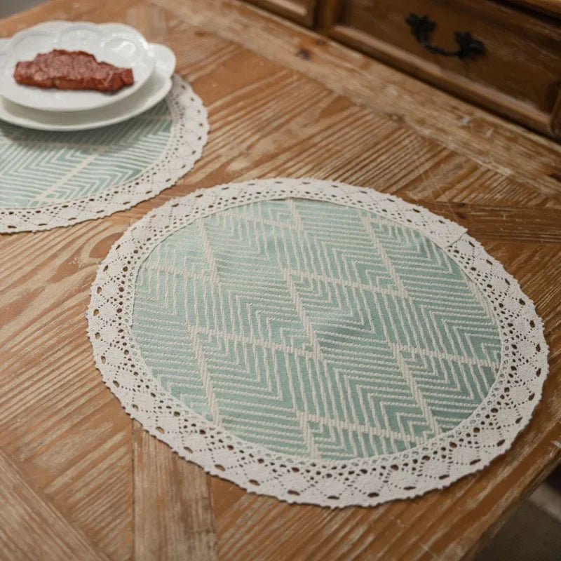 Chemin de table géométrique beige noir à pompons - vue 5 sur 6