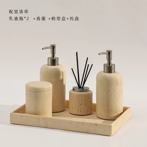 bouteille de désinfectant et accessoires de salle de bain luxe - vue 15 sur 19