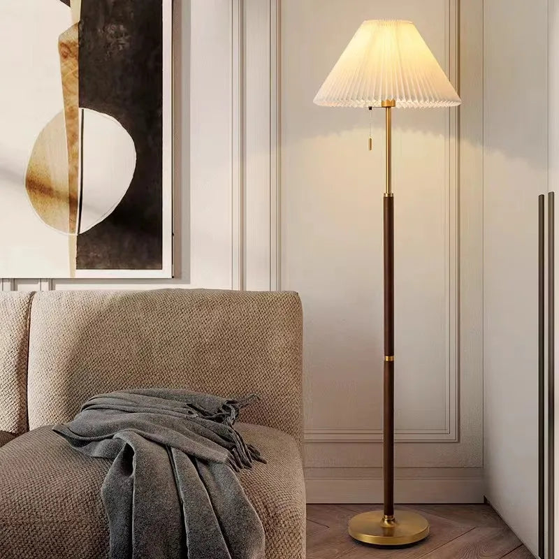 lampadaire vintage en bois avec tissu plissé design élégant - vue 3 sur 8