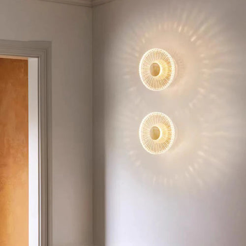 applique murale led design en acrylique et laiton doré pour intérieur - vue 2 sur 7