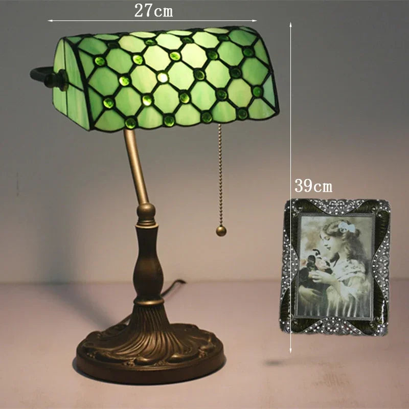 lampe de chevet vintage en vitrail pour décoration intérieure