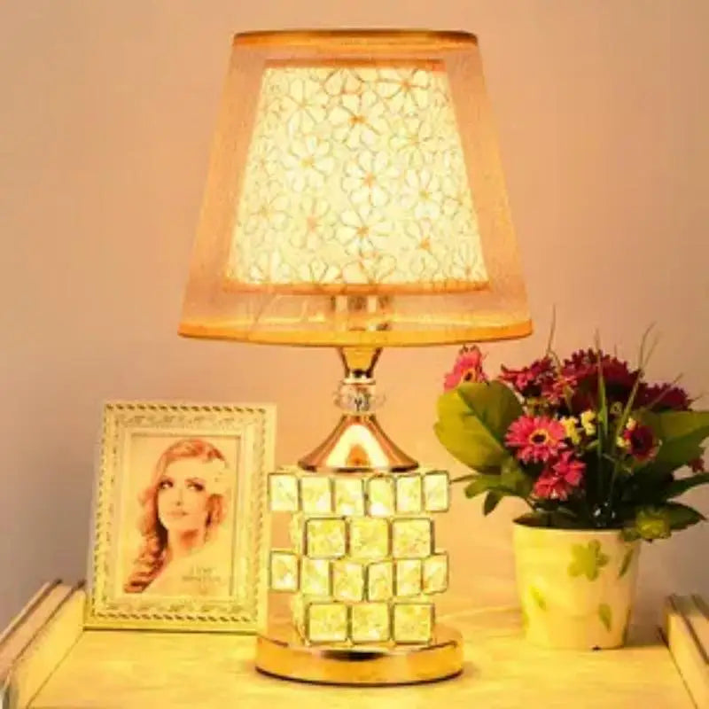 European Rubik's Cube Crystal Lamp Bedroom Bedside Household Simple, Modern, Warm, Romantic Inn Bedside Table Lamp - vue 6 sur 10