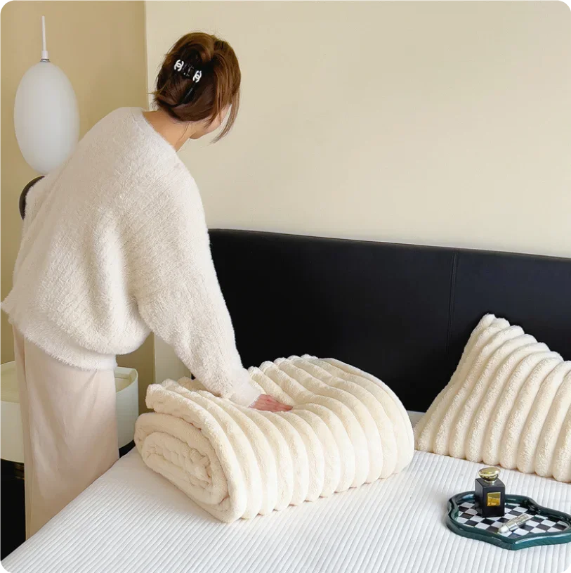 plaid épais doux style uni pour lit cocooning - vue 6 sur 7