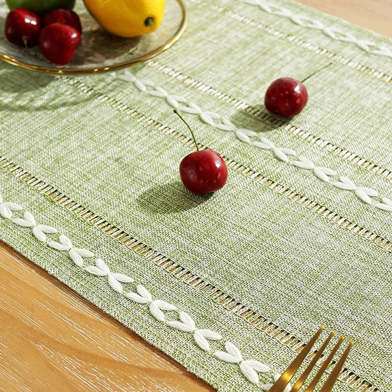 Chemin de table bohème tressé à franges rustique - vue 4 sur 7