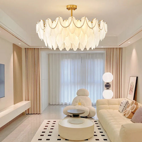 lustre rétro en plumes pour une ambiance romantique et luxueuse - vue 2 sur 11