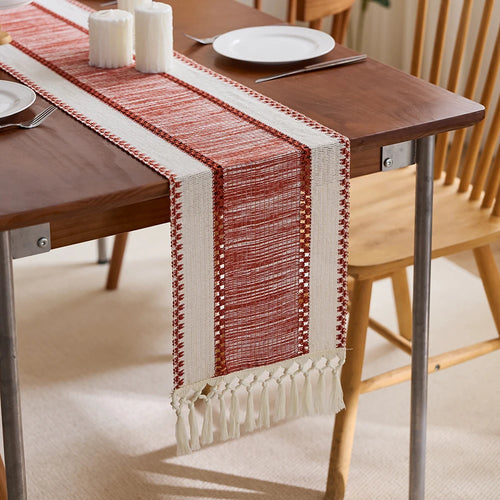 Chemin de table bohème rayures rouge beige pompons - vue 3 sur 7