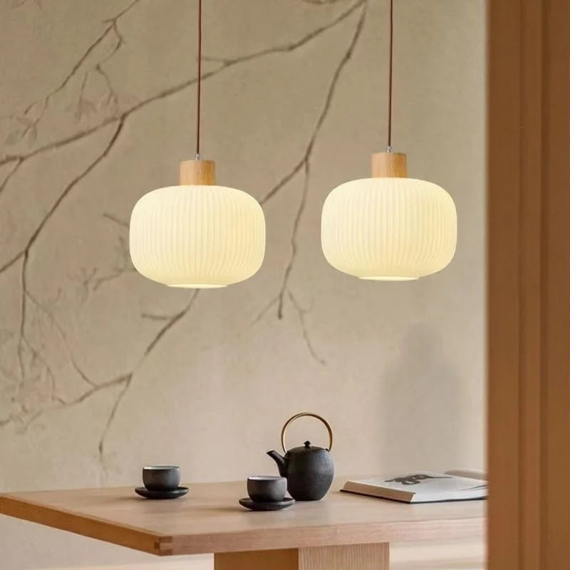 suspension en verre avec décor nordique en bois - vue 4 sur 11