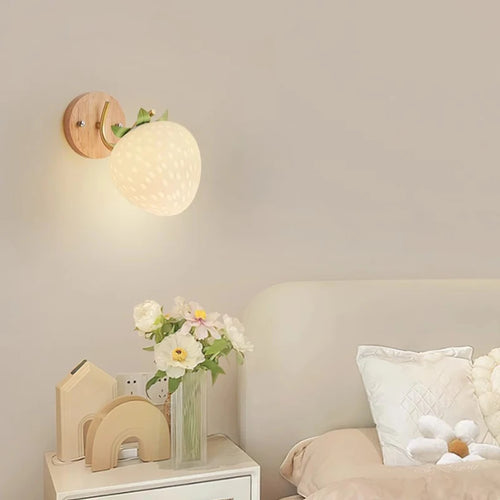 applique murale fraise en verre lampe créative pour bébé et enfant - vue 4 sur 9