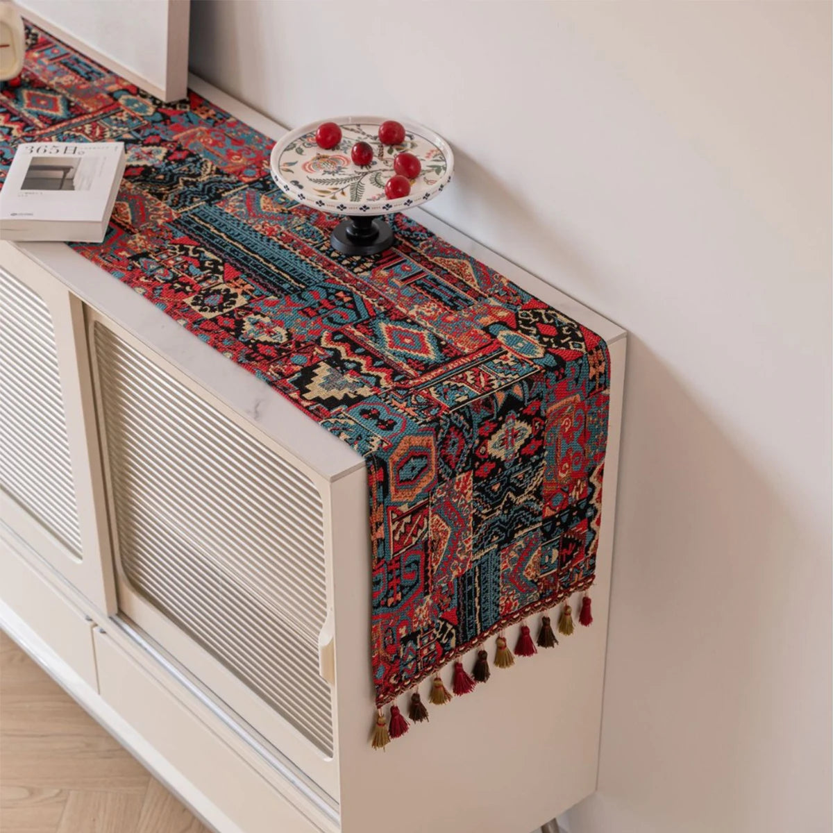 Chemin de table jacquard animal style nordique pompons