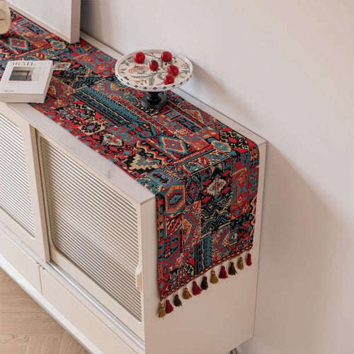 Chemin de table jacquard animal style nordique pompons