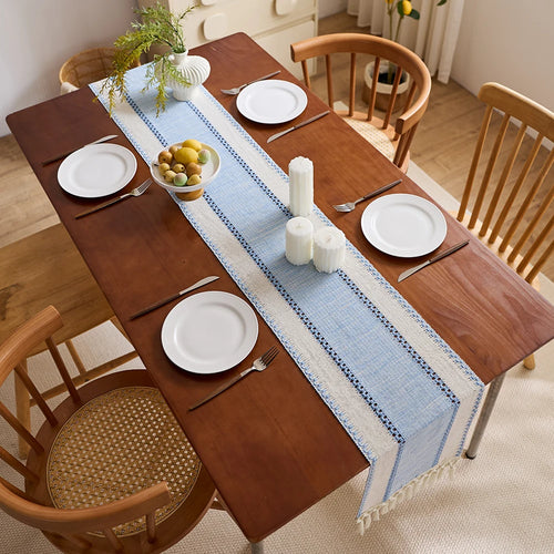 Chemin de table bohème tissé rayures rouges pompons