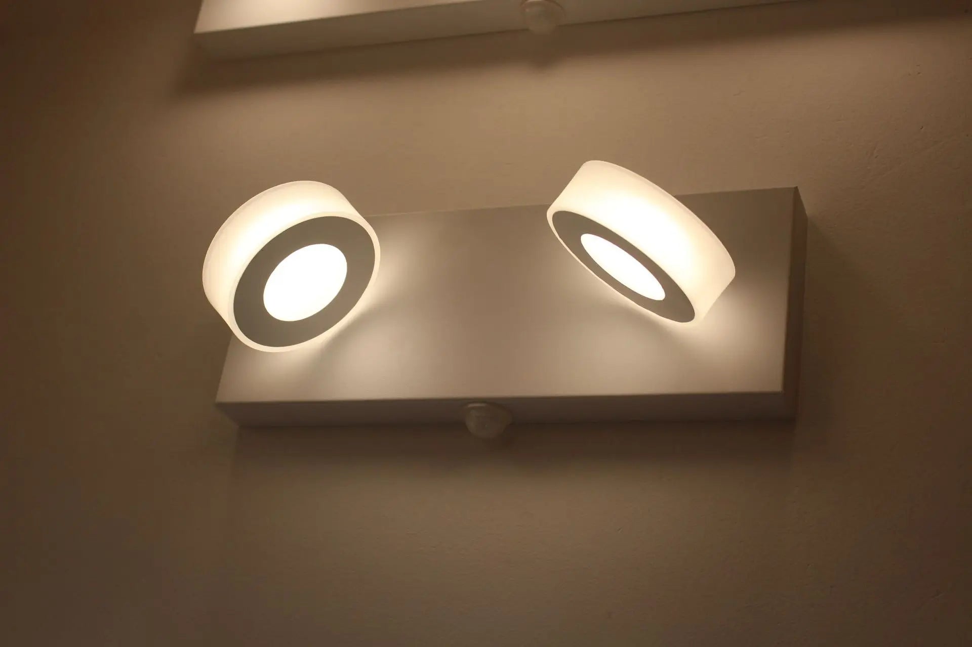 applique murale led moderne pour miroir et salle de bain - vue 8 sur 9