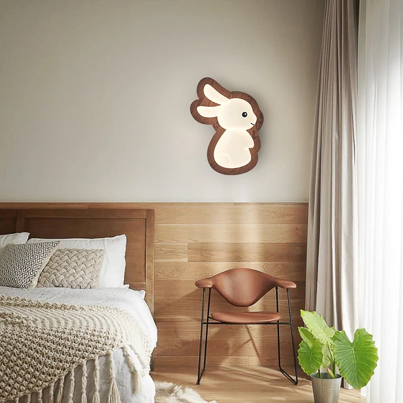 lampe de chevet wabi-sabi japonaise avec base en bois et lapin dessiné pour enfants - vue 4 sur 12