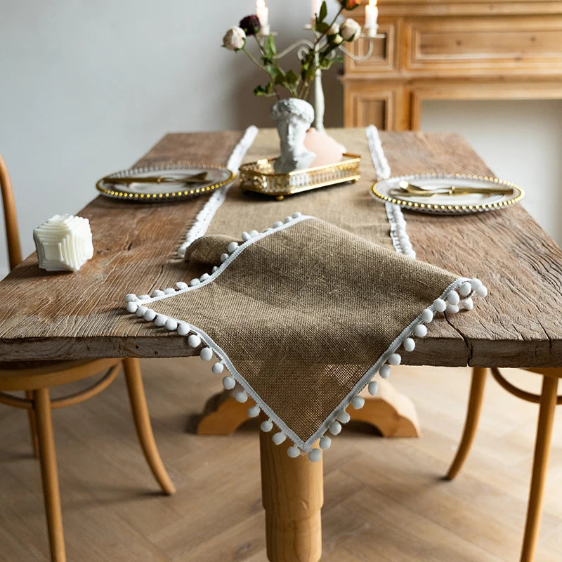 Chemin de table style champetre beige avec pompons - vue 6 sur 7